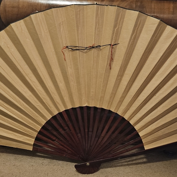 Vintage Large Handpaint Chinoiserie Gold Paper Fold Out Fan from the Philippines - Picture 10 of 16